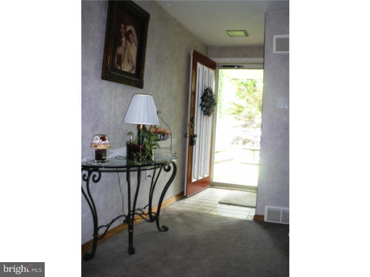 18 Rampart West Media, PA 19063 - Photo 4 of 24 Foyer
