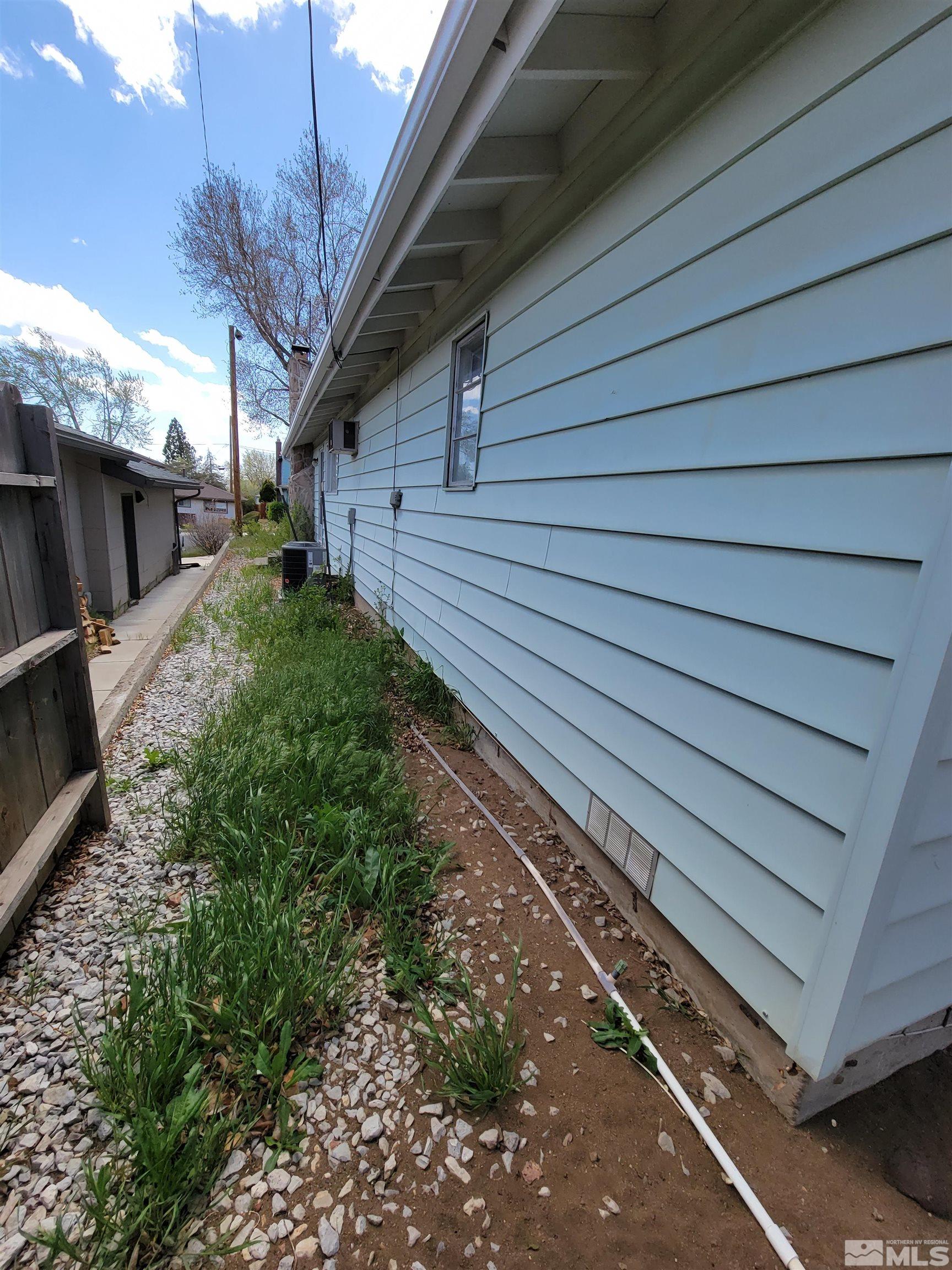 1985 Gridley Avenue Reno, NV 89503 - Photo 24 of 29 a backyard of a house