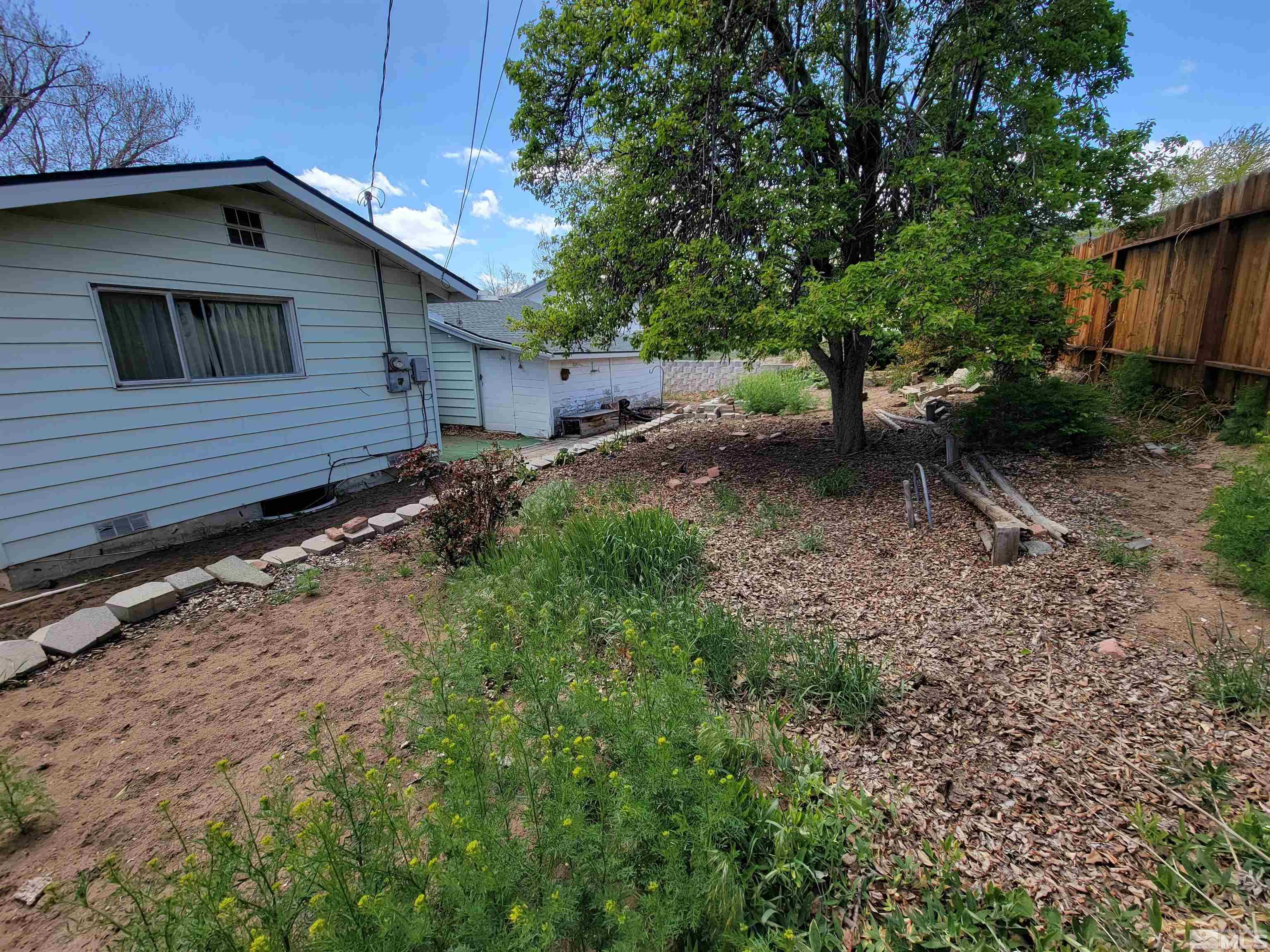 1985 Gridley Avenue Reno, NV 89503 - Photo 27 of 29 a backyard of a house with lots of green space