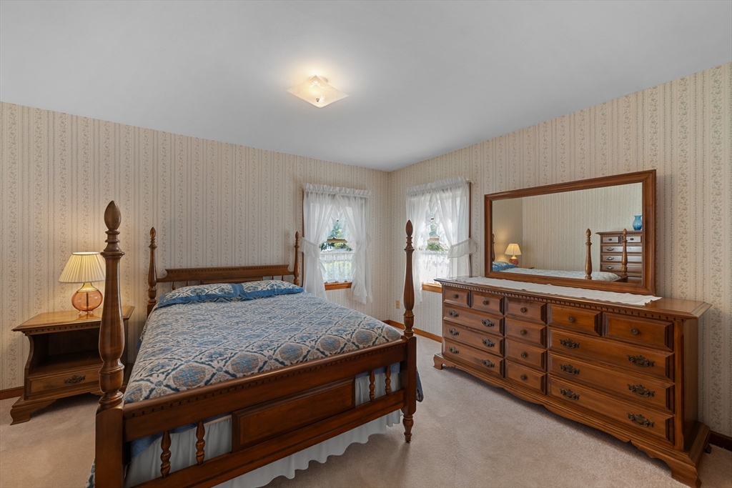 43 Rowena Street Worcester, MA 01606 - Photo 21 of 40