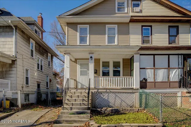 a view of a house with a tub