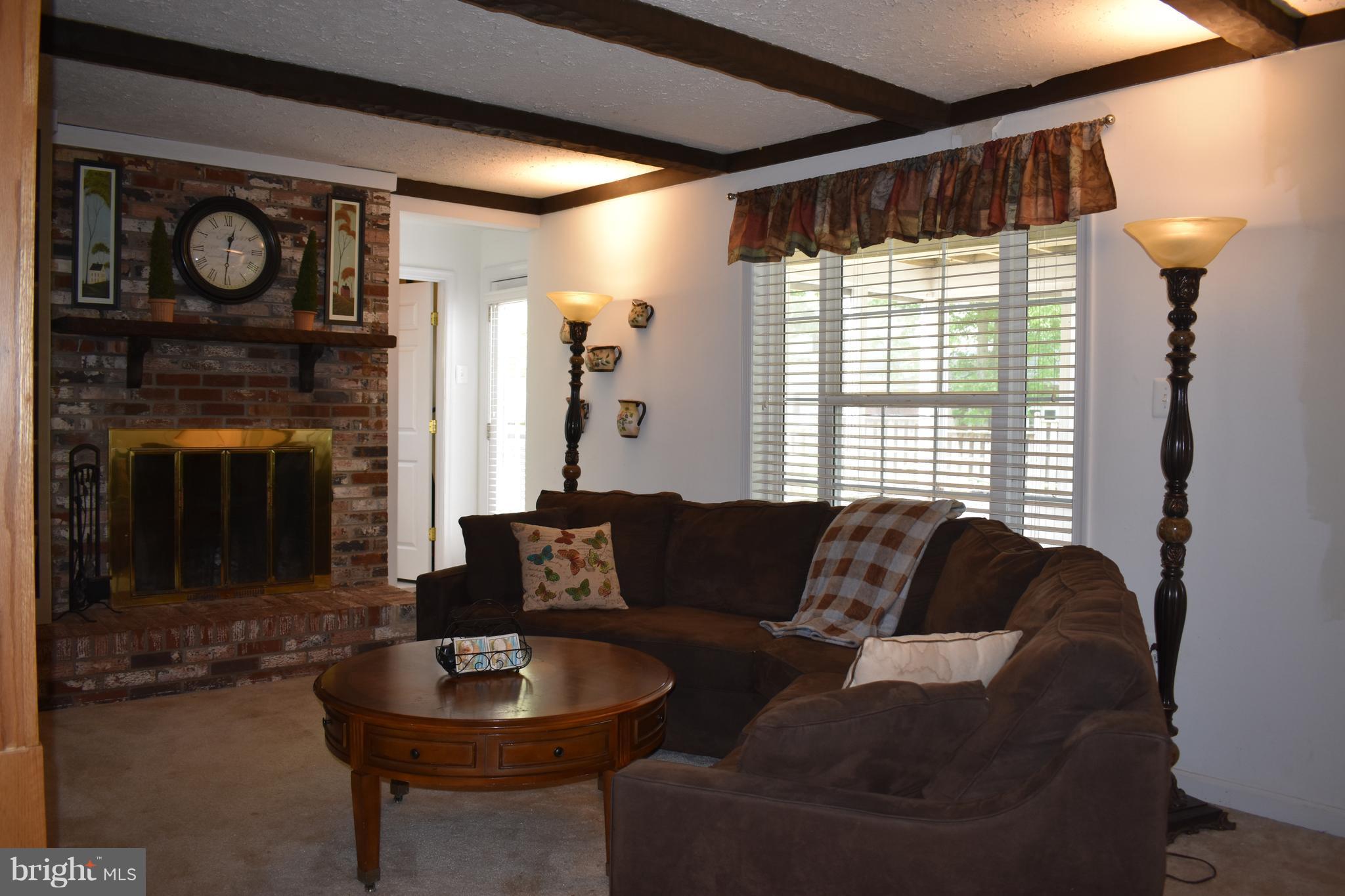 8618 Stonewall Road Manassas, VA 20110 - Photo 12 of 30 A relaxing family room!