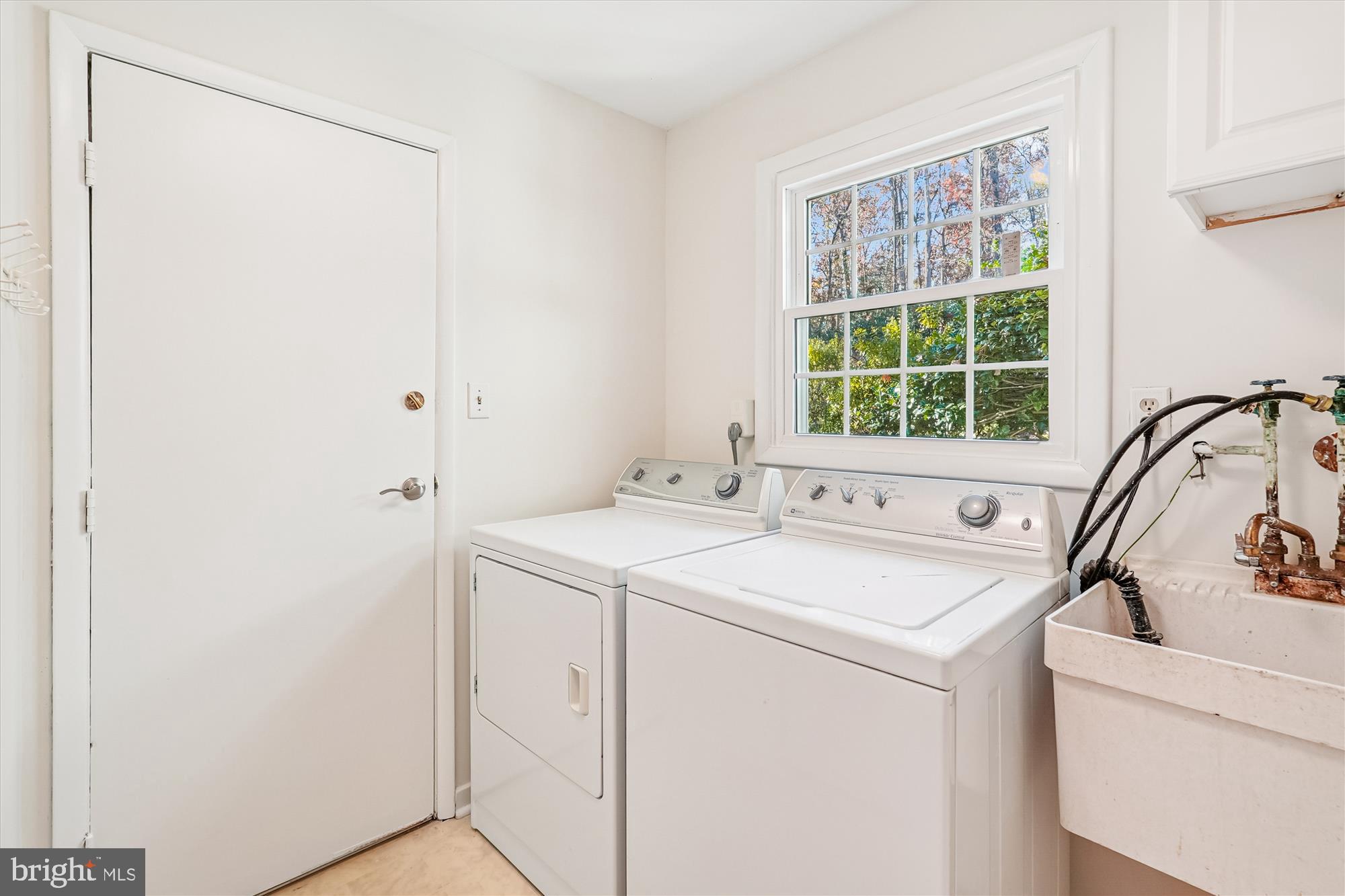 11410 Running Cedar Road Reston, VA 20191 - Photo 24 of 56 a view of bathroom with a sink and a window