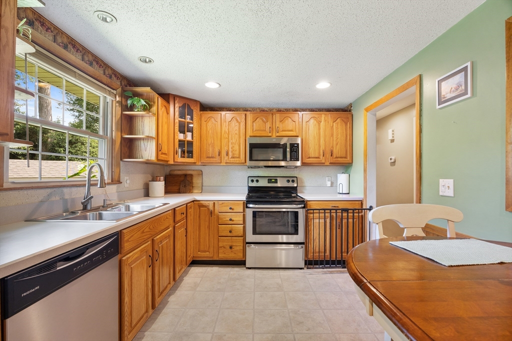 497 Dwight Road Springfield, MA 01108 - Photo 24 of 36