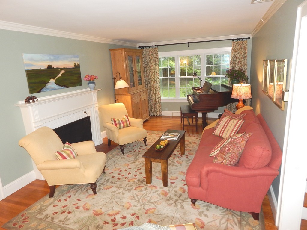 38 Pine Plain Road Wellesley, MA 02481 - Photo 7 of 30