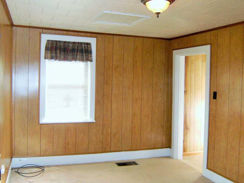 250 McCoy Road McKees Rocks, PA 15136 - Photo 2 of 12 Living Room.