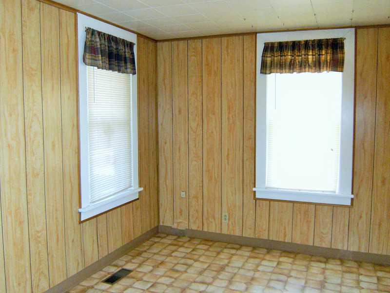 250 McCoy Road McKees Rocks, PA 15136 - Photo 4 of 12 Kitchen. Eating Area of Kitchen