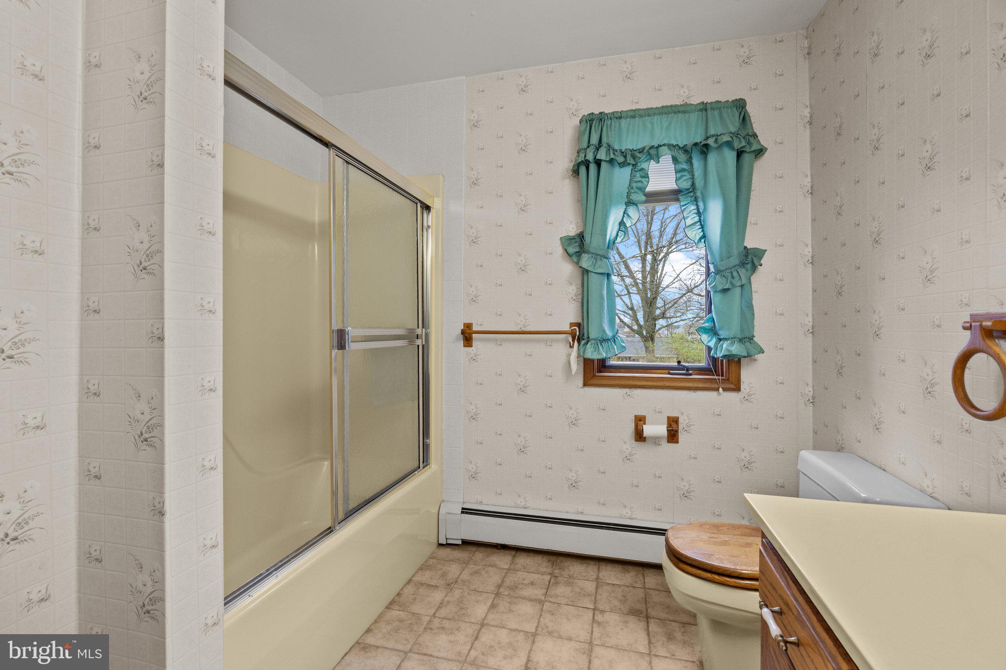 104 Park Road Ambler, PA 19002 - Photo 18 of 39 2nd Floor Bathroom