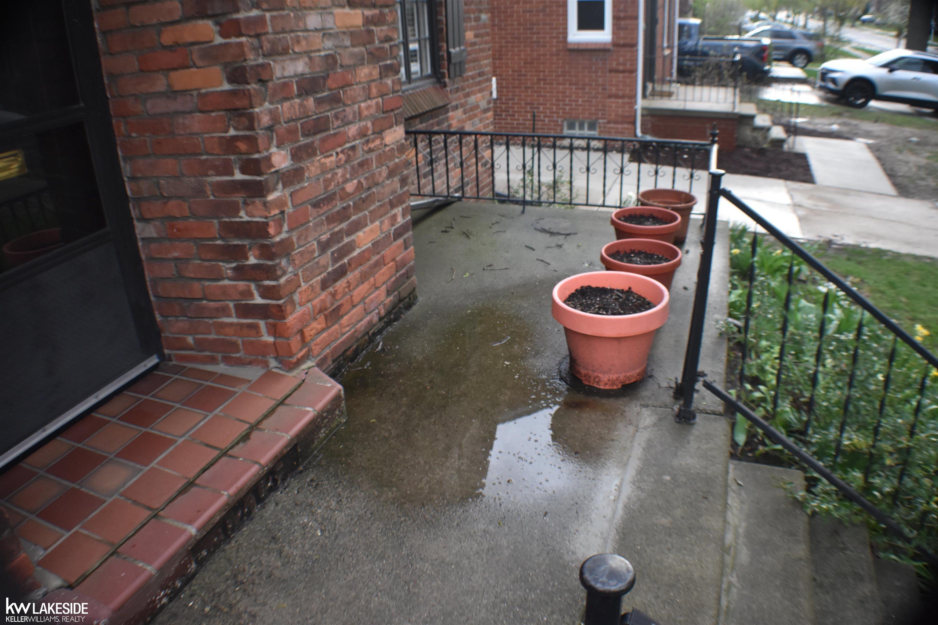 1713 Hampton Road Grosse Pointe, MI 48236 - Photo 2 of 37 50103338-2.JPG