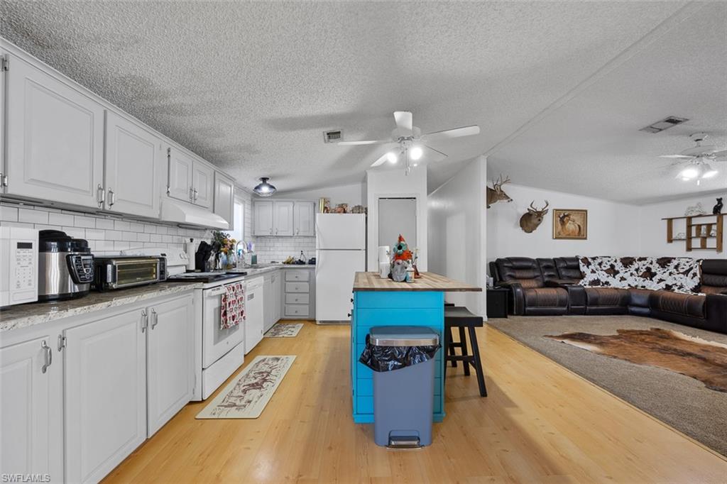 321 Brandy Lane Naples, FL 34114 - Photo 9 of 24 Kitchen
