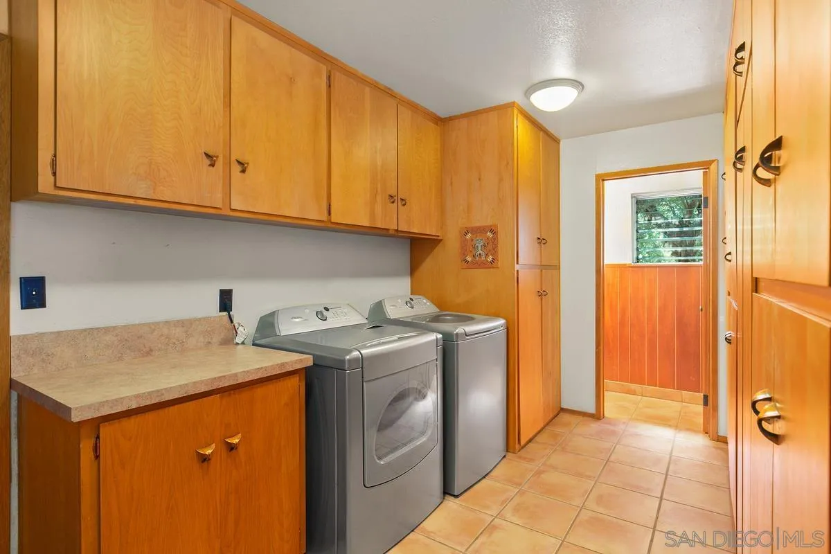 32630 Camino Moro Warner Springs, CA 92086 - Photo 18 of 33 a utility room with dryer and washer