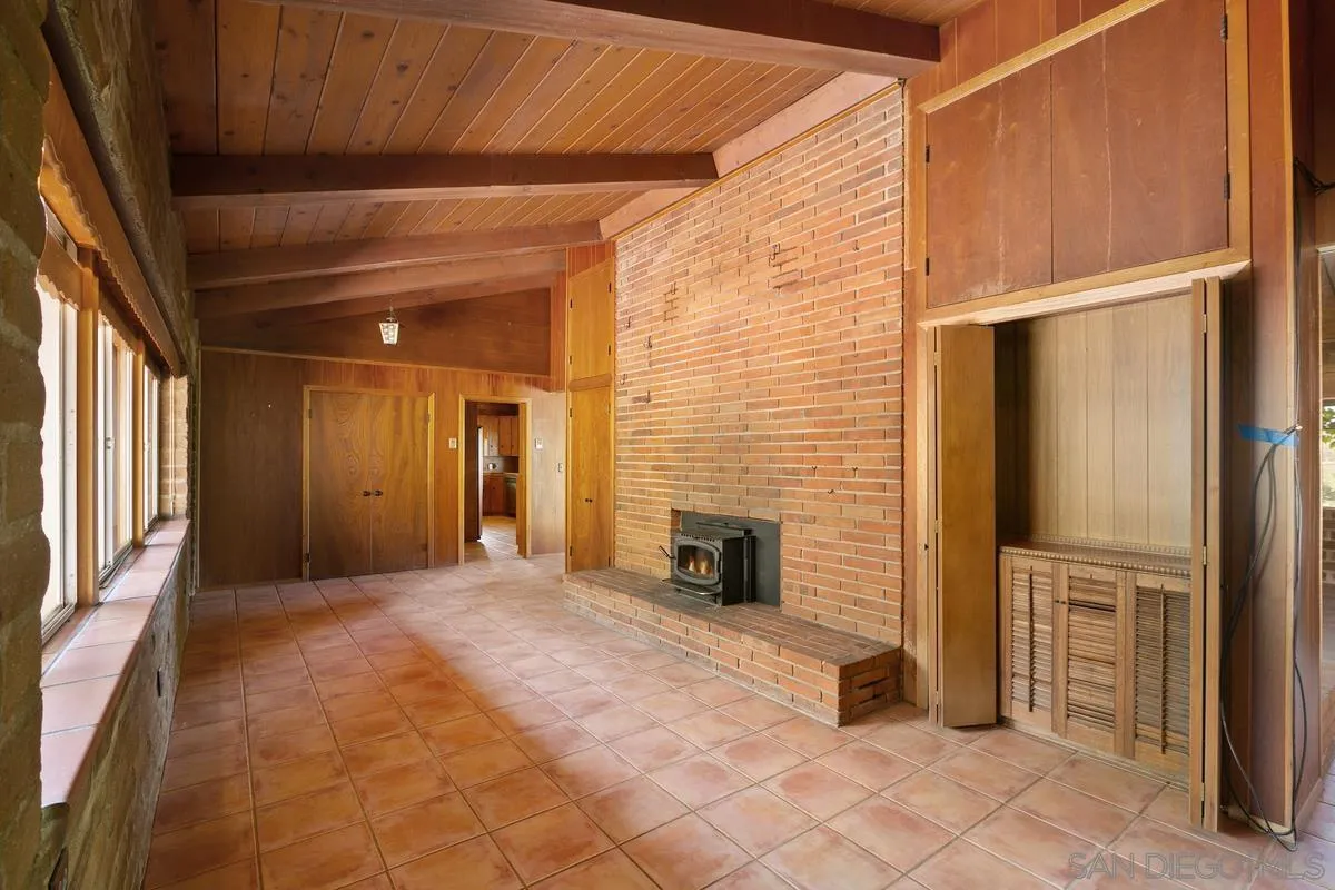 32630 Camino Moro Warner Springs, CA 92086 - Photo 8 of 33 a view of a hallway with an entryway