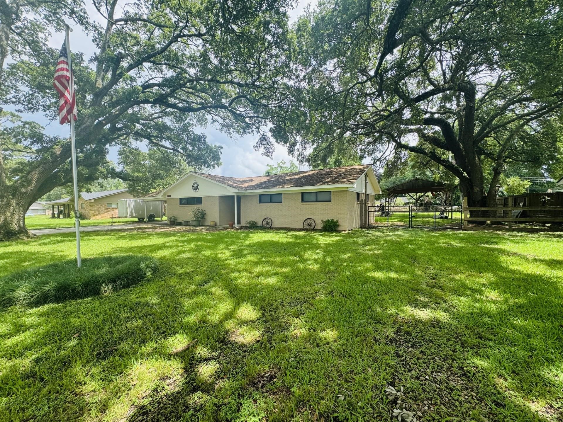 4012 Hillcrest Street Liberty, TX 77575 - Photo 3 of 20