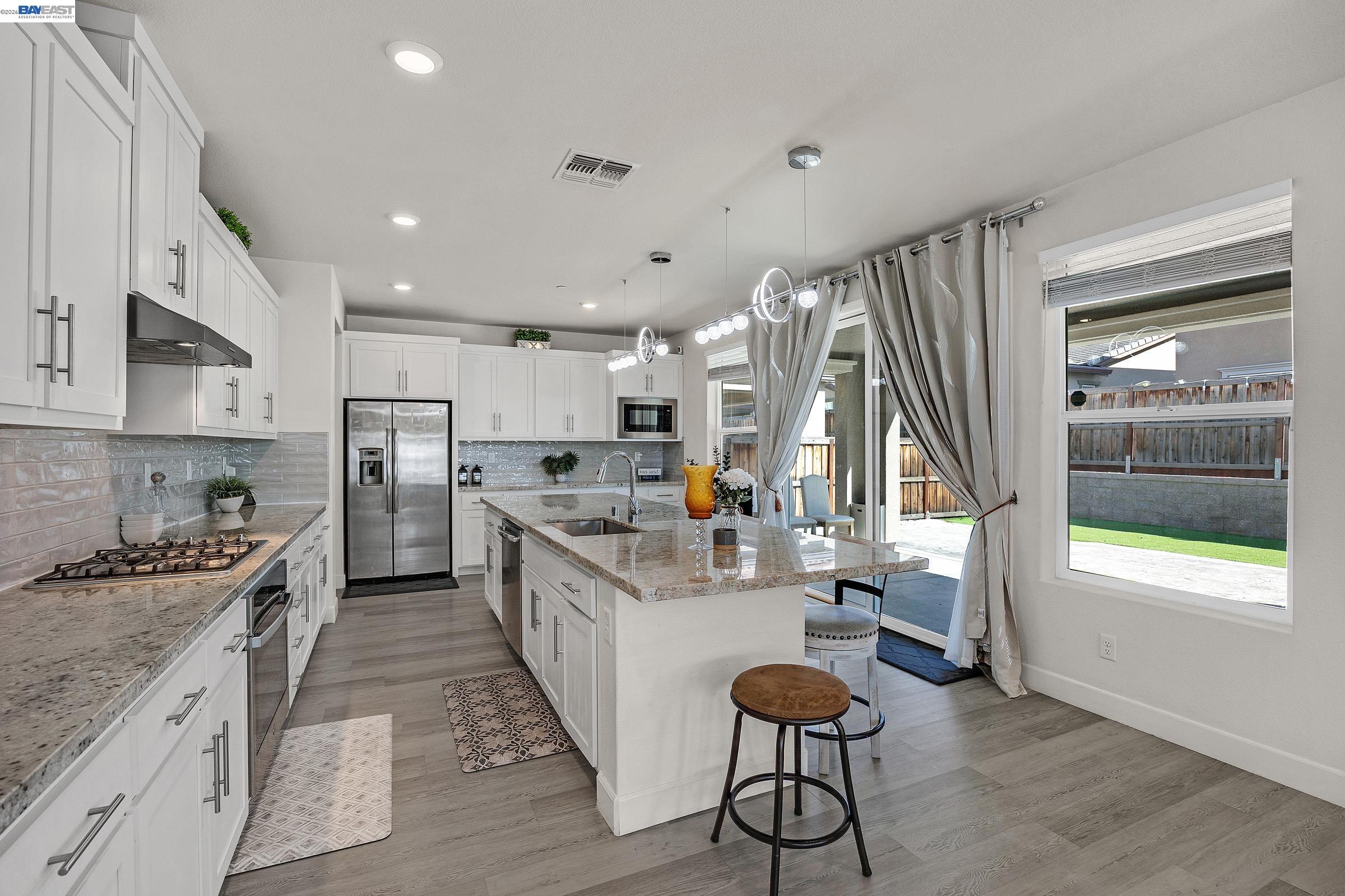 1710 Flora Way Tracy, CA 95376 - Photo 12 of 33