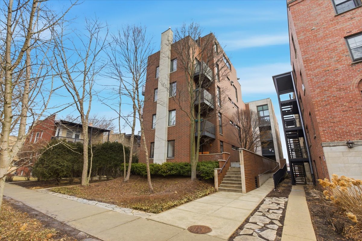 2515 Prairie Avenue, Unit 1E Evanston, IL 60201 - Photo 1 of 17 a view of a building