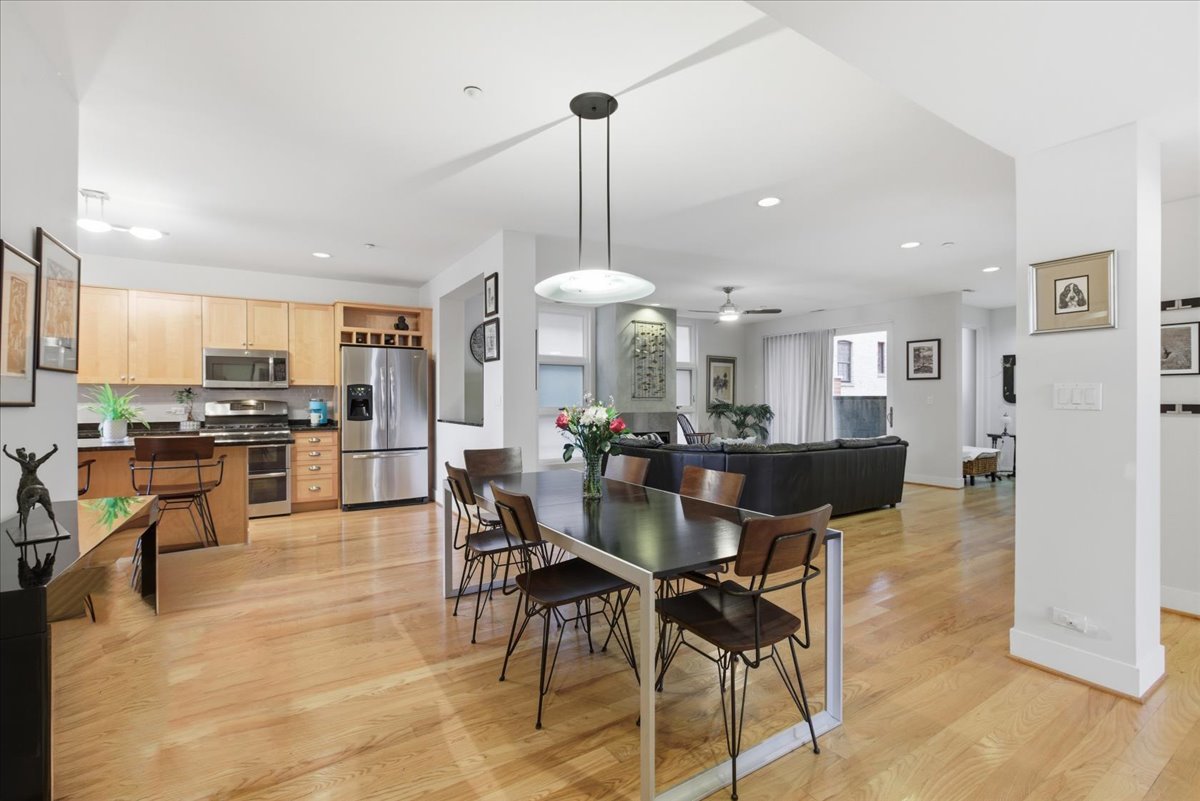 2515 Prairie Avenue, Unit 1E Evanston, IL 60201 - Photo 5 of 17 a view of a dining room with furniture