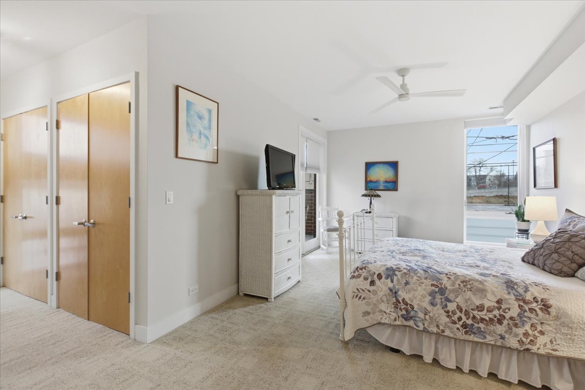 2515 Prairie Avenue, Unit 1E Evanston, IL 60201 - Photo 10 of 17 a bedroom with a large bed and a flat screen tv