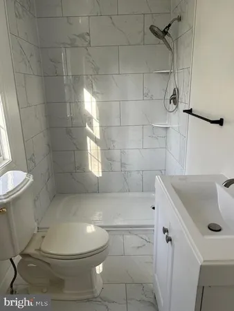 a view of room with a ceiling fan