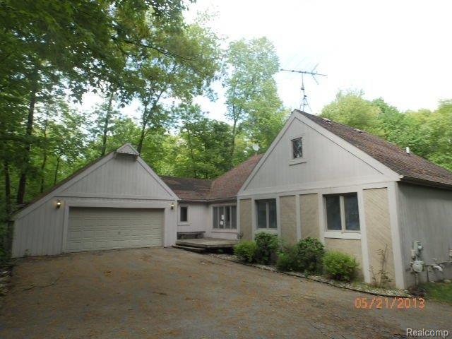1780 Ridge Road White Lake, MI 48383 - Photo 1 of 14 FRONT.JPG