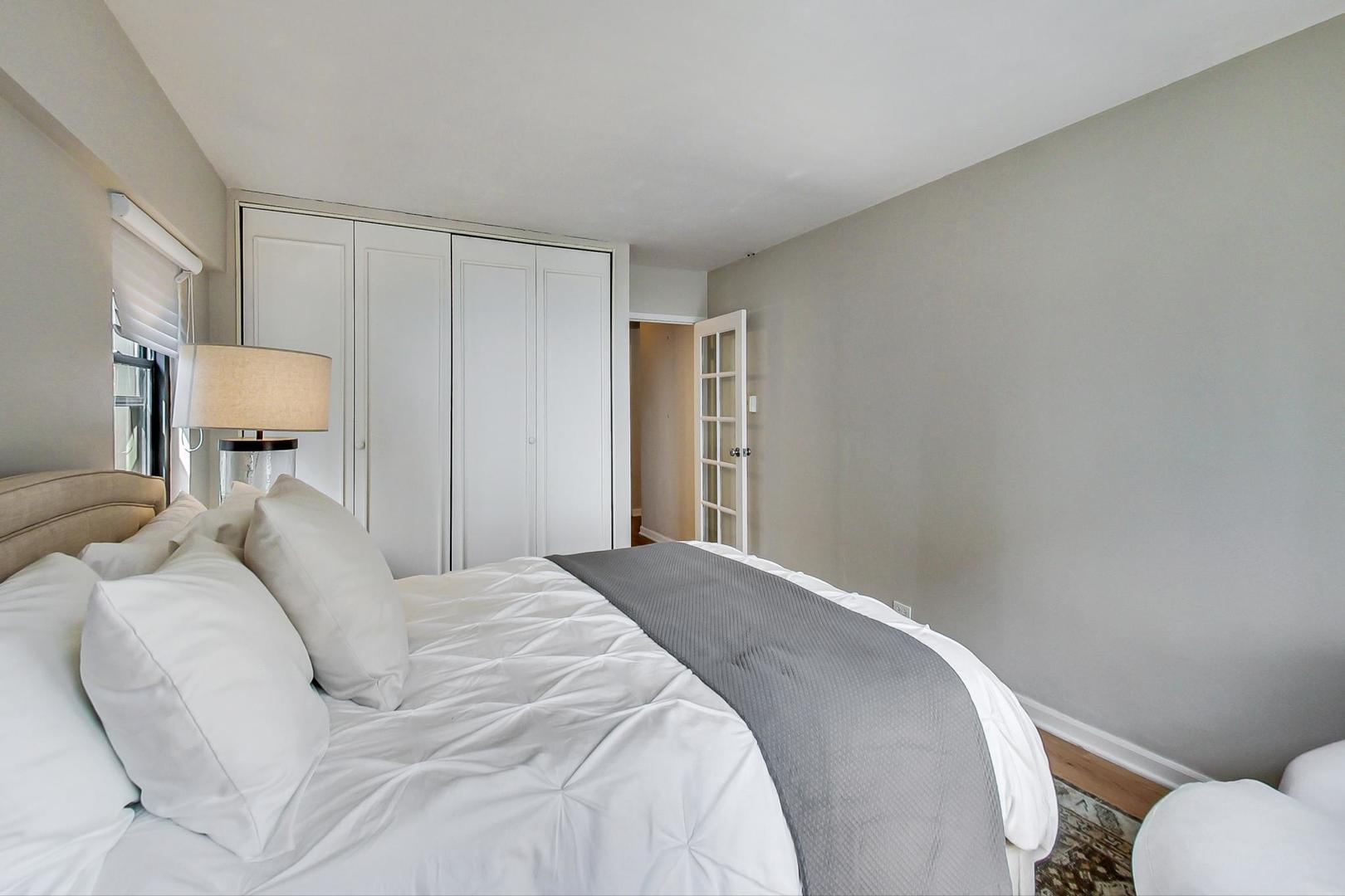 1350 North Astor Street, Unit 8B Chicago, IL 60610 - Photo 19 of 27 a bedroom with a bed and a lamp