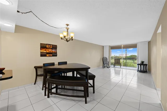 $239,000 | 3300 West Rolling Hills Circle, Unit 610, Davie, FL 33328