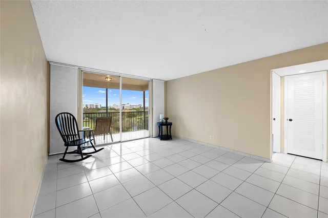 $239,000 | 3300 West Rolling Hills Circle, Unit 610, Davie, FL 33328