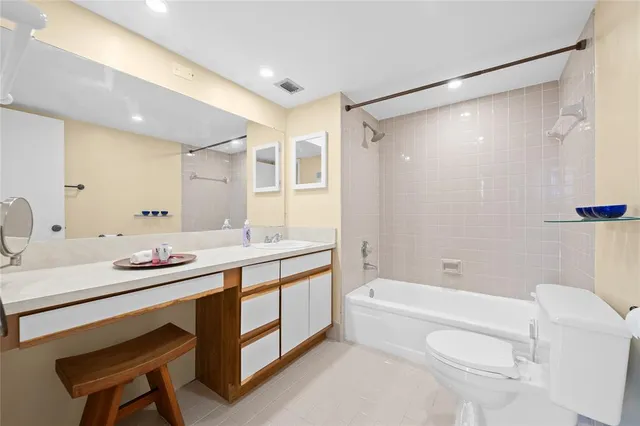 $239,000 | 3300 West Rolling Hills Circle, Unit 610, Davie, FL 33328