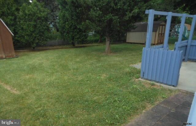 811 Fireside Road York, PA 17404 - Photo 3 of 10