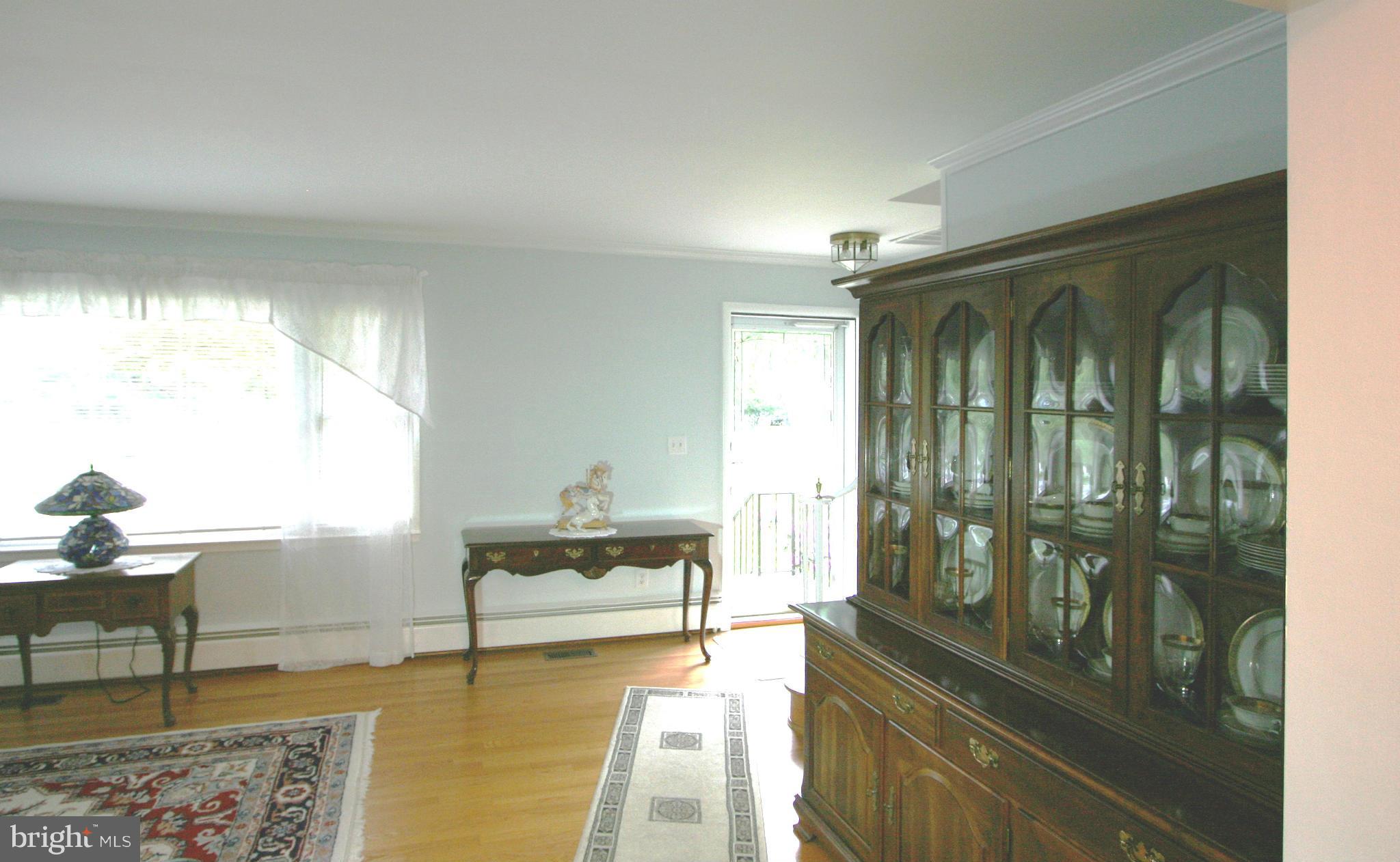 2525 Briggs Chaney Road Silver Spring, MD 20905 - Photo 3 of 30 Living Room