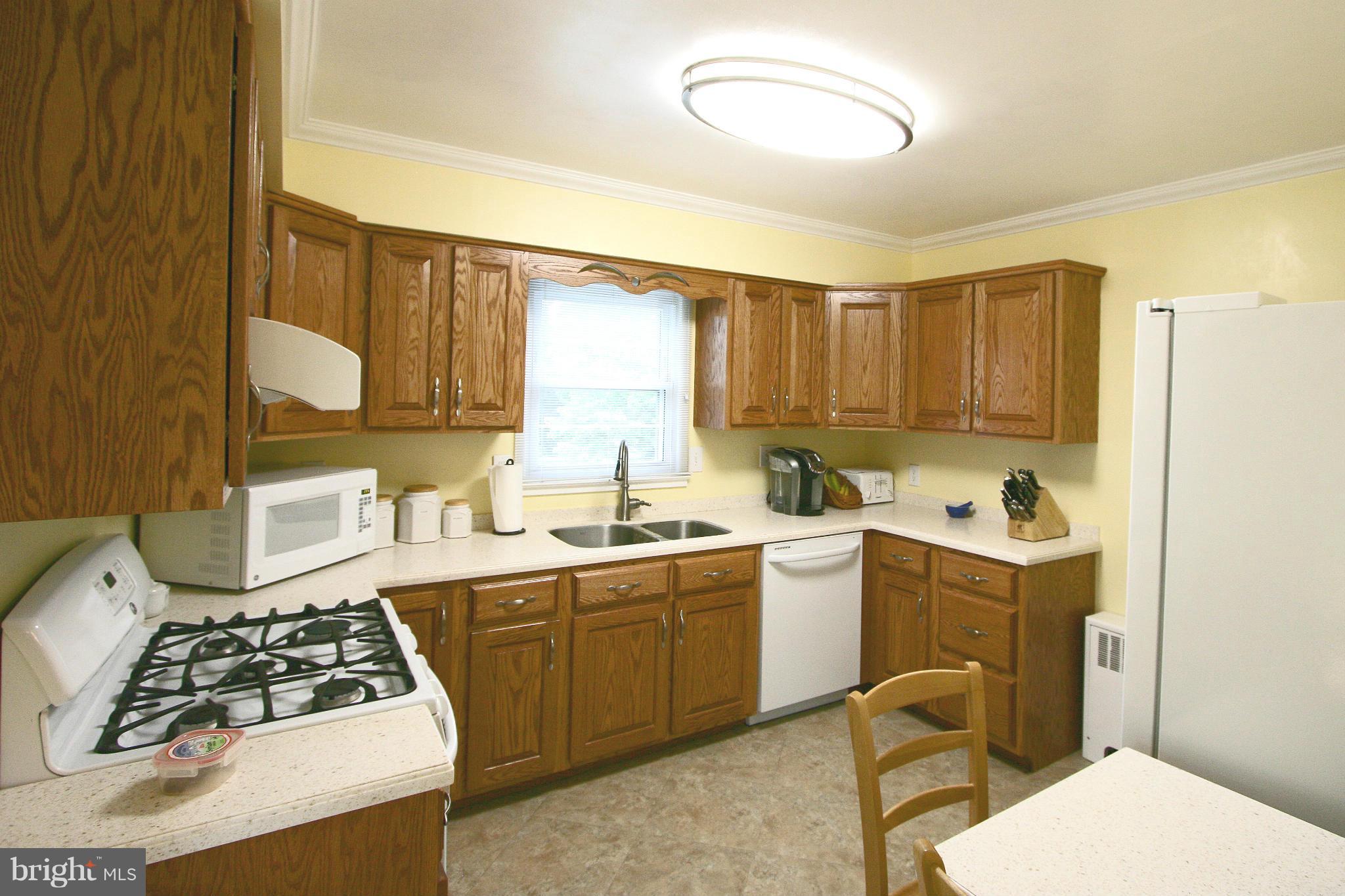 2525 Briggs Chaney Road Silver Spring, MD 20905 - Photo 5 of 30 Kitchen