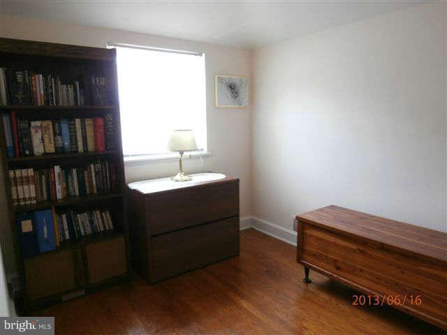 1639 Yakona Road Baltimore, MD 21286 - Photo 12 of 16 a room with a chair and book shelf