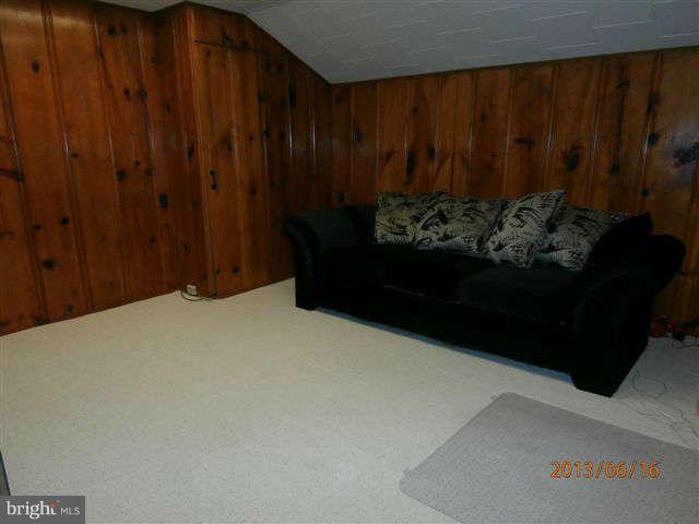1639 Yakona Road Baltimore, MD 21286 - Photo 15 of 16 a bed room with a large window