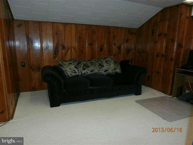 1639 Yakona Road Baltimore, MD 21286 - Photo 16 of 16 a bed sitting in a room