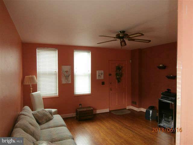 1639 Yakona Road Baltimore, MD 21286 - Photo 5 of 16 a livingroom with window and a couch