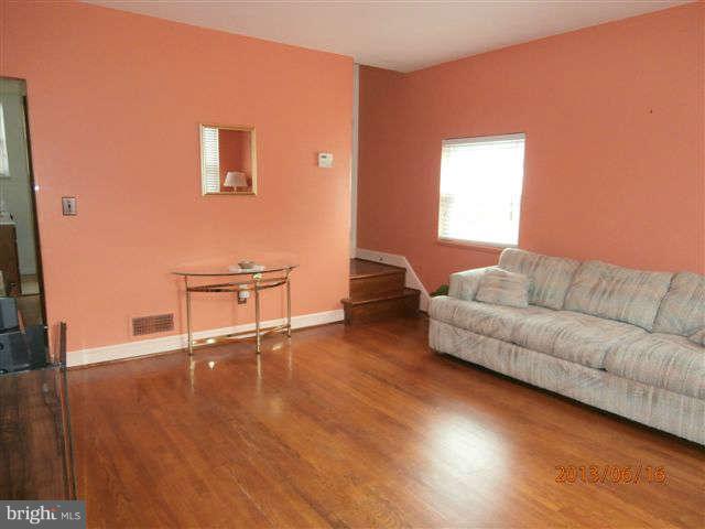 1639 Yakona Road Baltimore, MD 21286 - Photo 6 of 16 a living room with furniture and a wooden floor