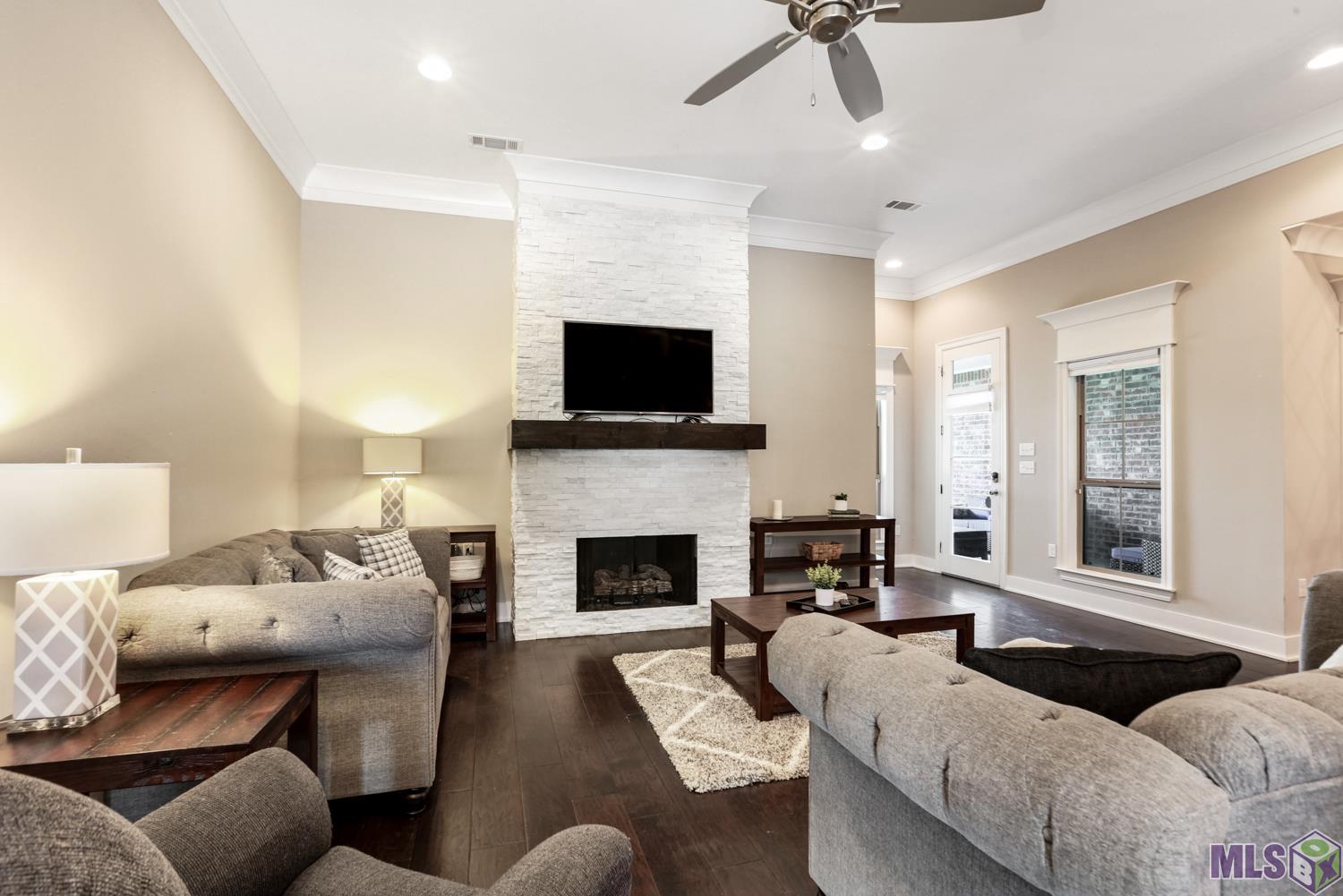 8273 Seville Court Baton Rouge, LA 70820 - Photo 2 of 20 Living Room