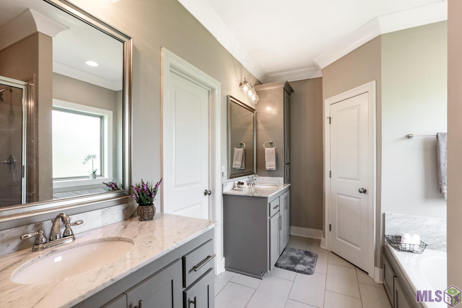 8273 Seville Court Baton Rouge, LA 70820 - Photo 8 of 20 Master bath with dual vanities and walk-in closet