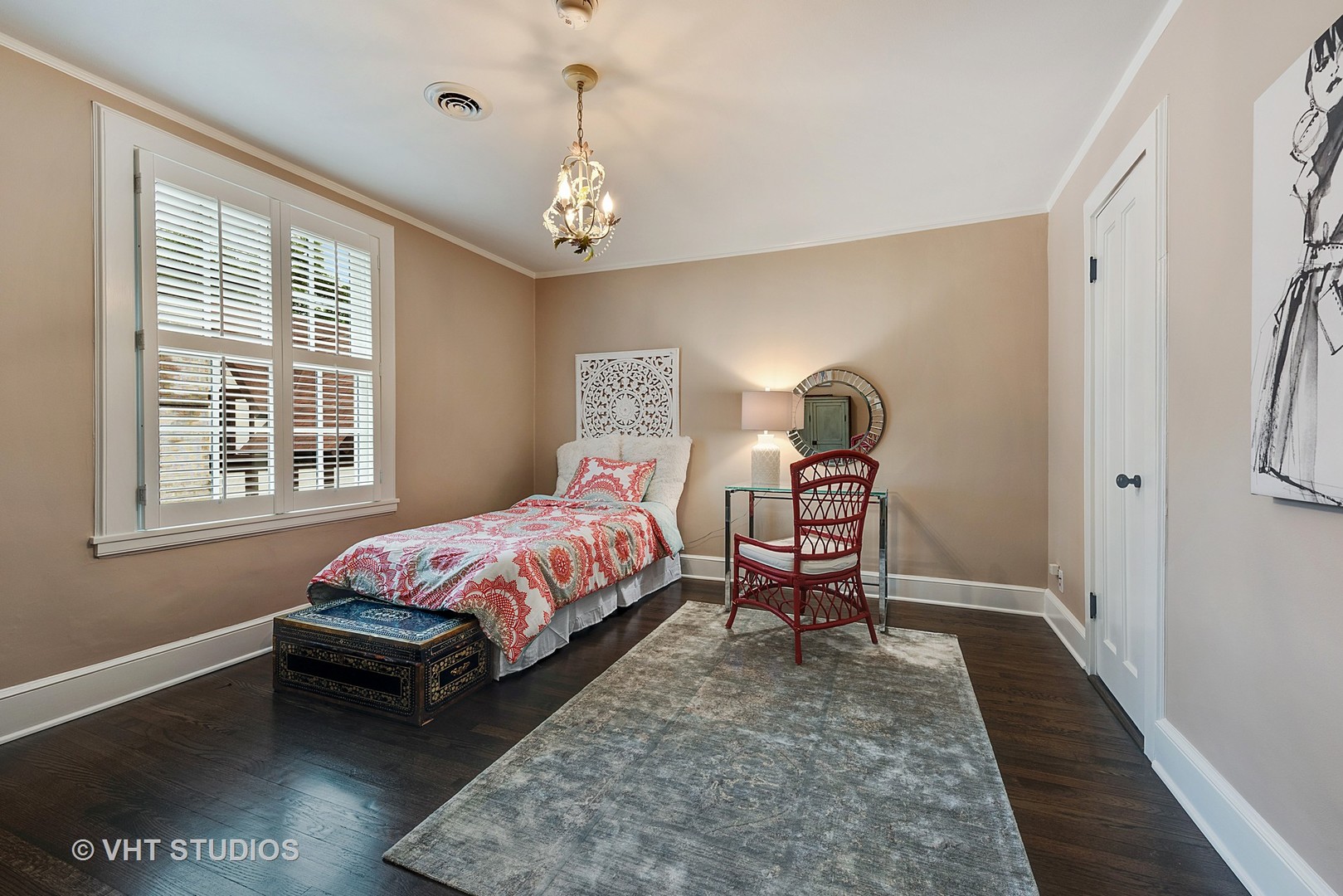 853 Valley Road Glencoe, IL 60022 - Photo 18 of 30 a bedroom with a bed and wooden floor