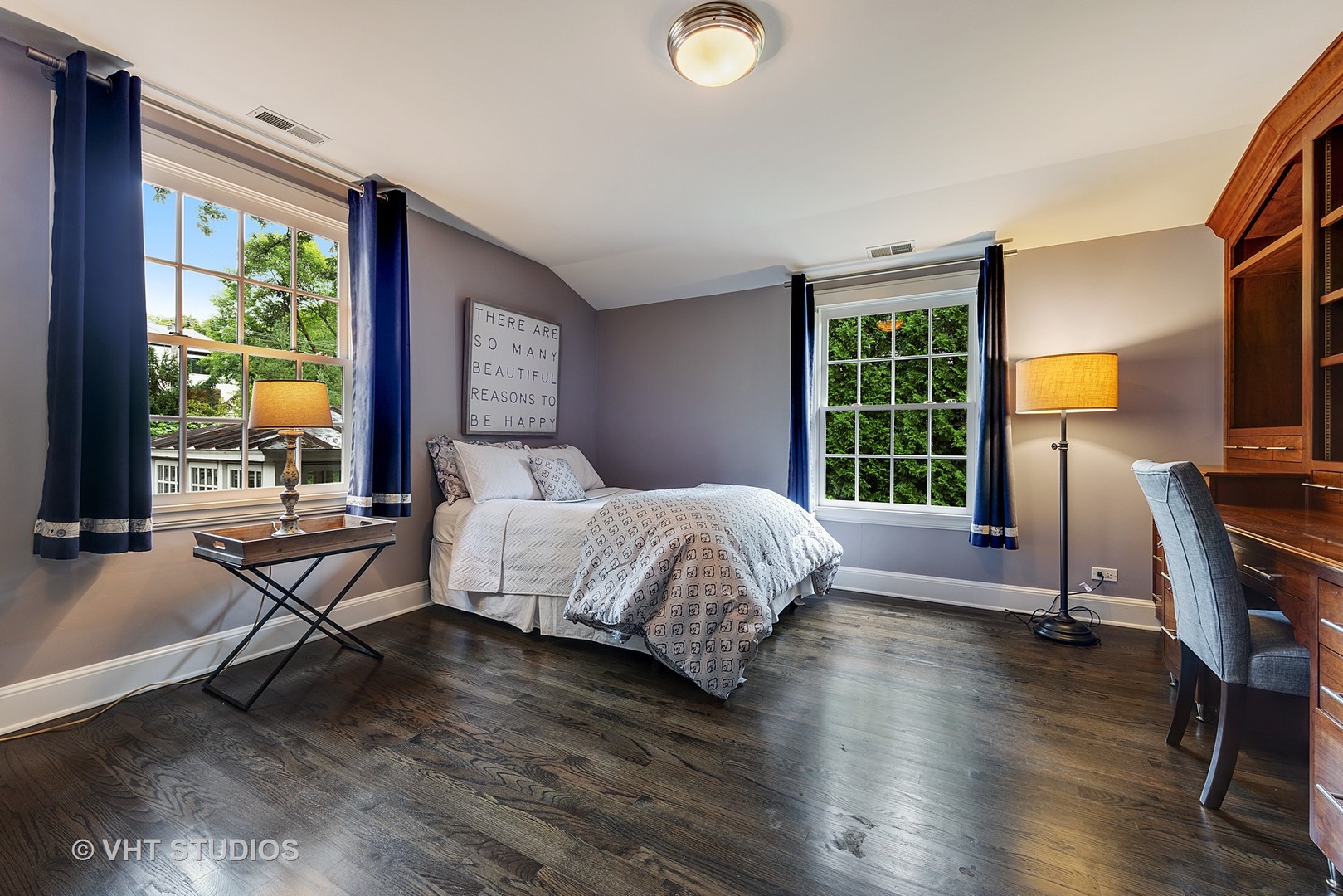 853 Valley Road Glencoe, IL 60022 - Photo 19 of 30 a bed room with a bed and a chair