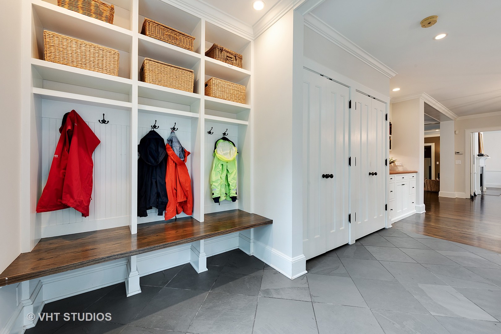 853 Valley Road Glencoe, IL 60022 - Photo 23 of 30 a view of a room with shelves