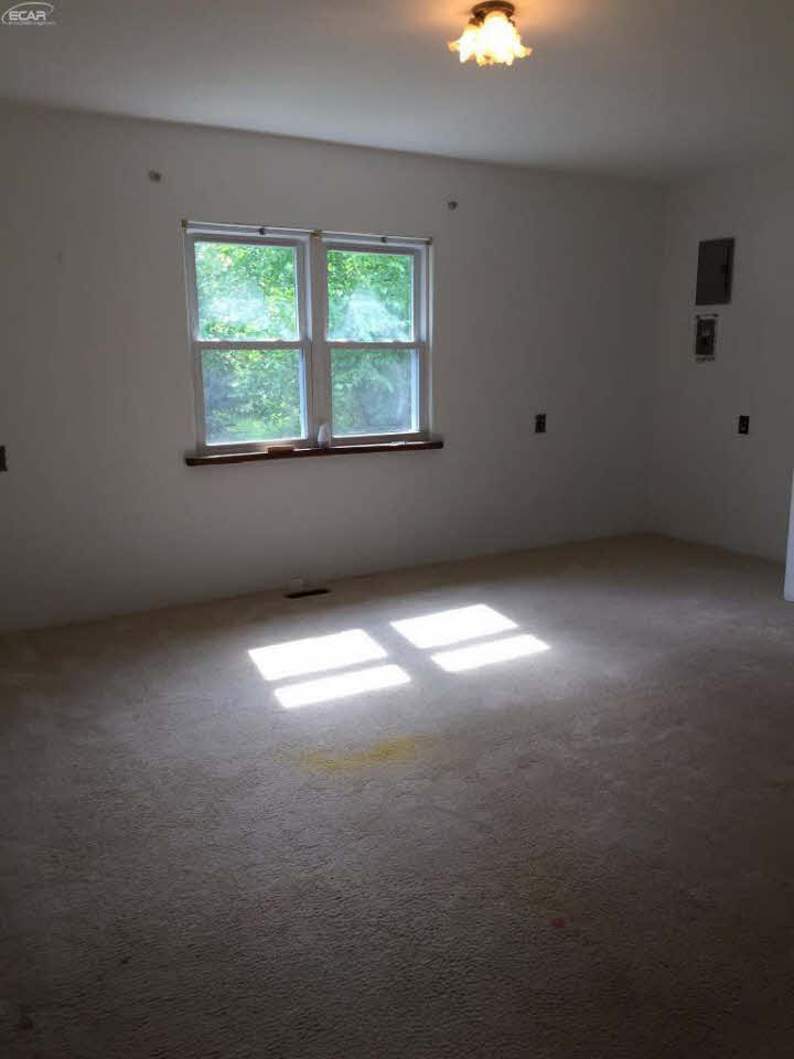 1984 Hadley Road Lapeer, MI 48446 - Photo 10 of 17 21197034-9.JPG
