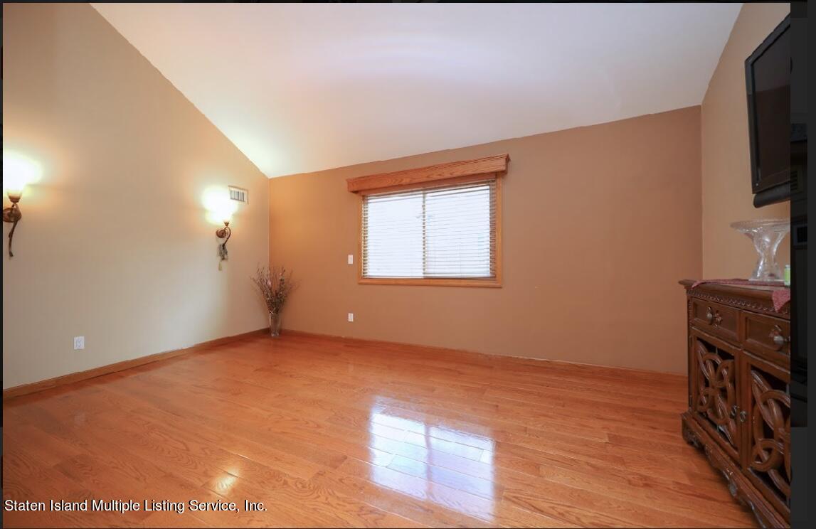 3 Stack Drive Staten Island, NY 10312 - Photo 4 of 11 78522E85-CA40-426A-B9D4-4779FFC8F054
