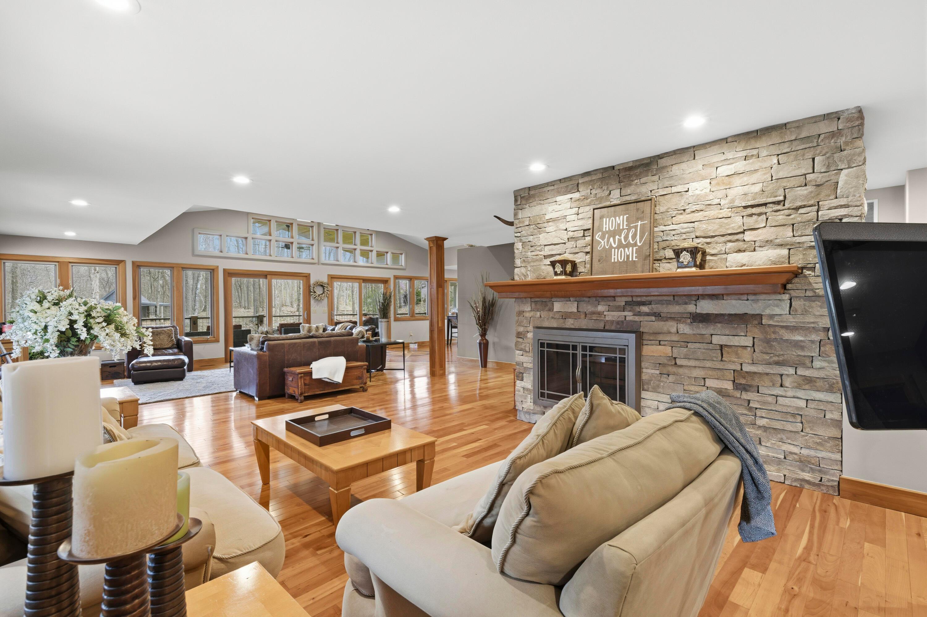 7860 Schott Road Westerville, OH 43081 - Photo 26 of 71 26. Living Room