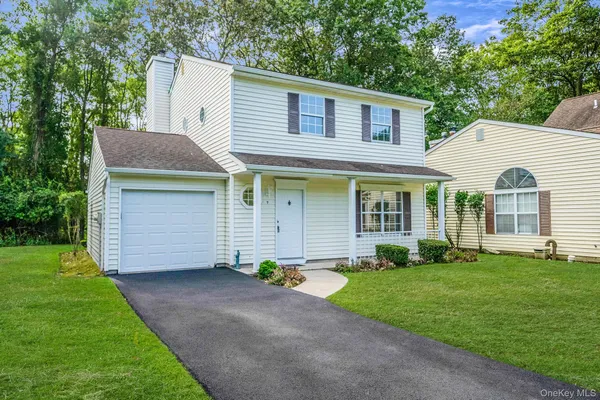 $550,000 | 7 Mallard Path, Coram, NY 11727