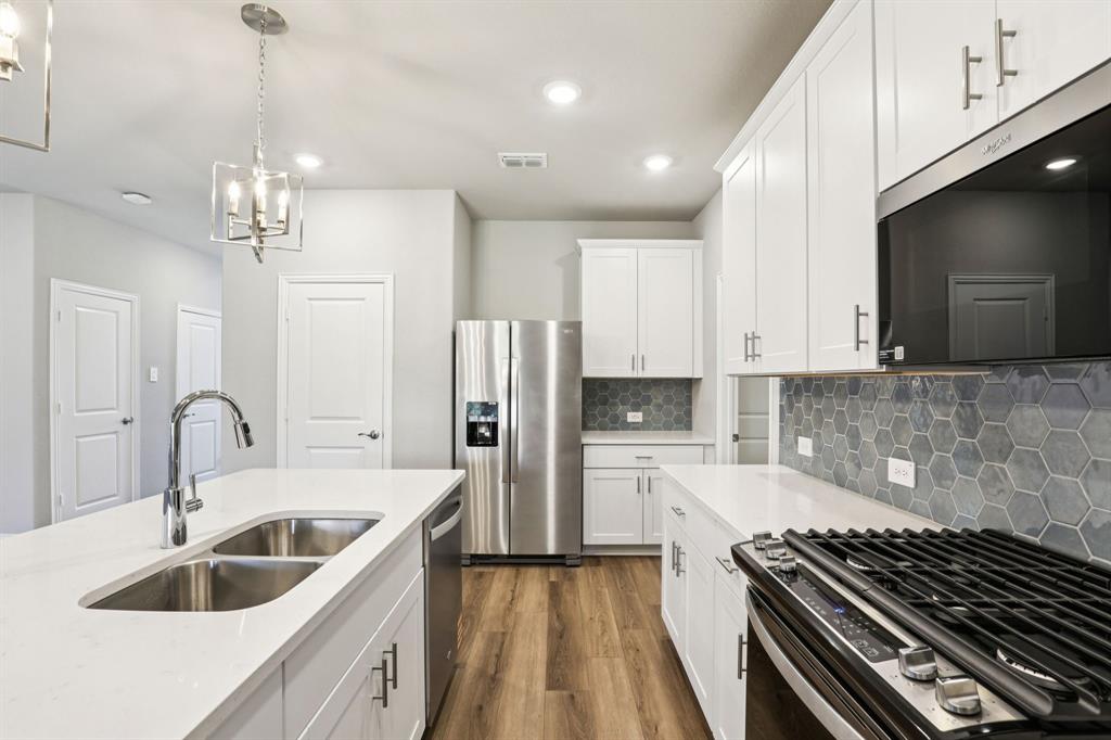 1721 Arches Road Anna, TX 75409 - Photo 4 of 22 Photo is not of the actual home, but is an inspirational photo of builder’s model home and may depict options, furnishings, and/or decorator features that are not included.