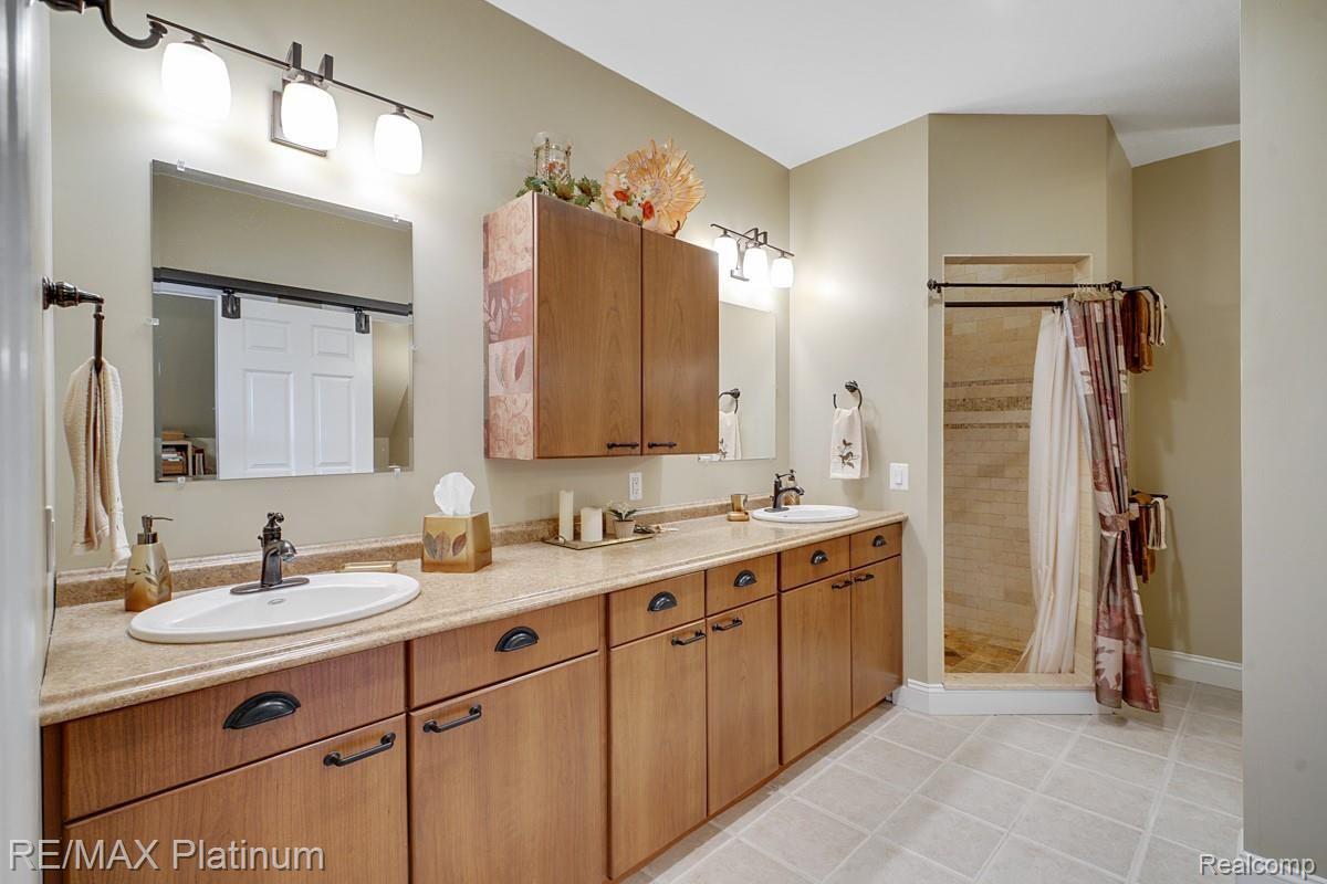 4036 Clifford Road Brighton, MI 48116 - Photo 15 of 34 dsc01721-dsc01723.jpg