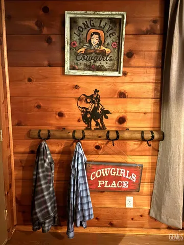 a sign that is on the wall of a building