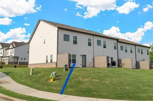 a front view of house with yard