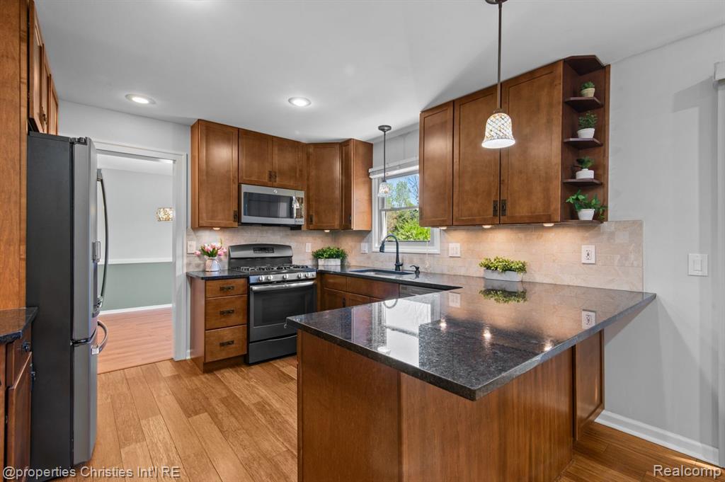 1501 Deerhurst Lane Rochester Hills, MI 48307 - Photo 3 of 38