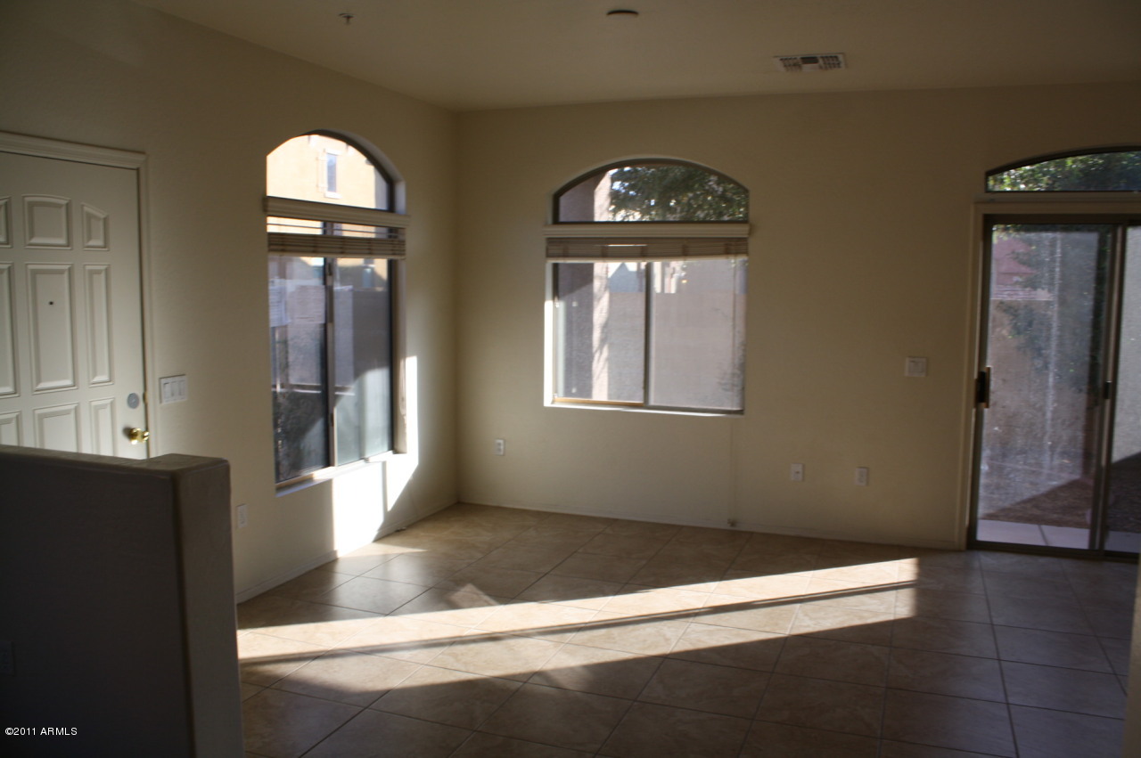2150 East Bell Road, Unit 1046 Phoenix, AZ 85022 - Photo 3 of 15 Bell 12-8-11 (6)